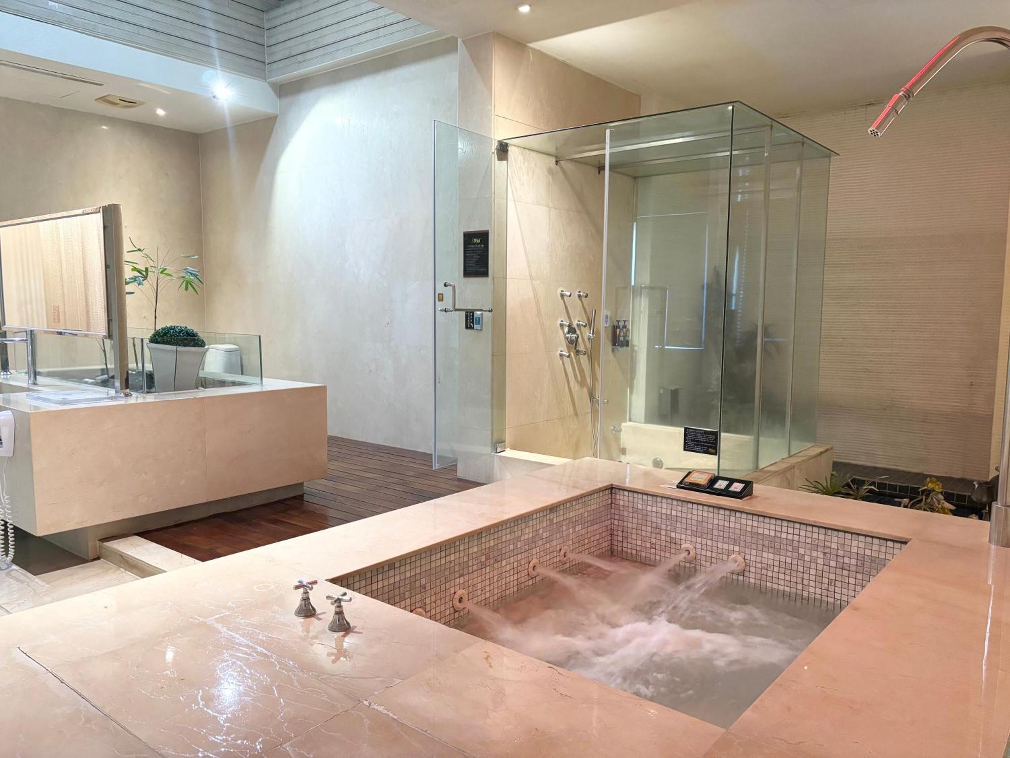 Xiadu Motel Taichung Eksteriør bilde